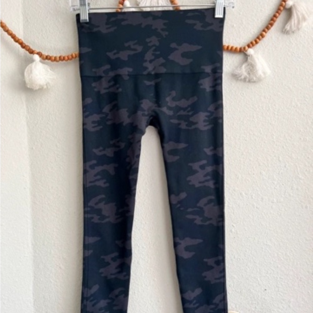 SPANX Kids Camo Leggings in Navy and Gray